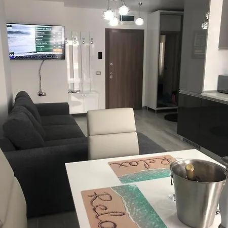 Evy Apartament N10 By Alezzi Navodari