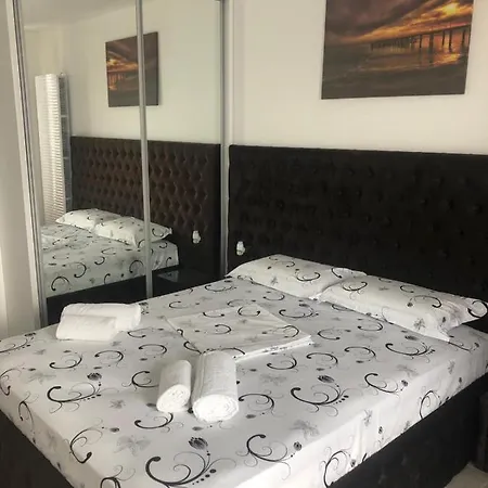 Evy Apartament N10 By Alezzi *